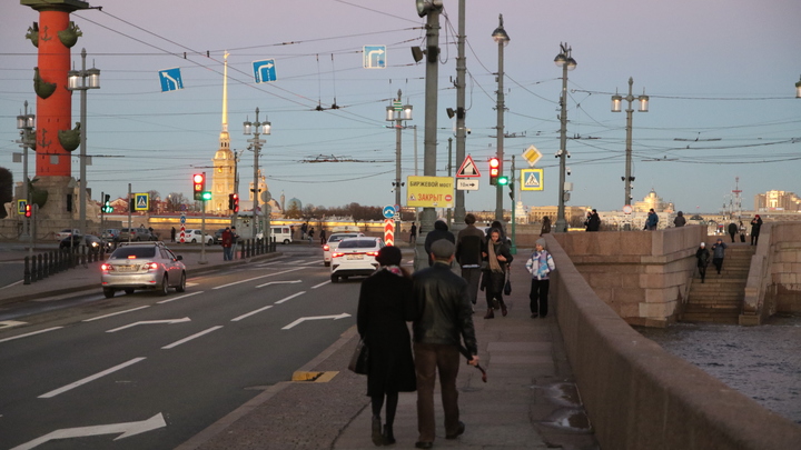 Почему в Петербурге дымятся мосты