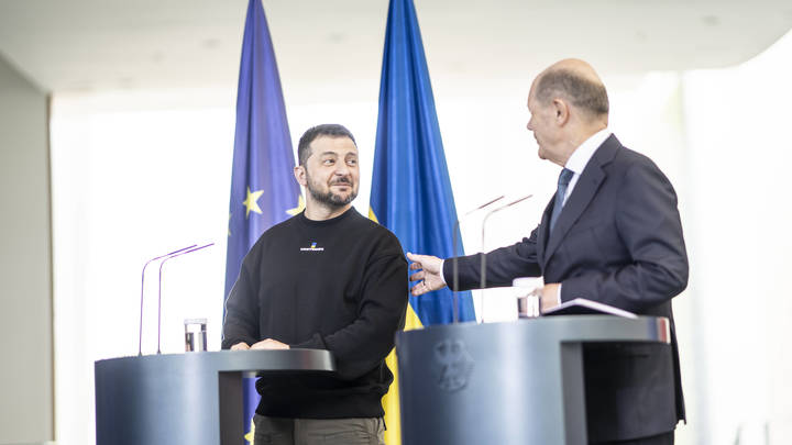 Спасти смартфон Зеленского: В Германии президент Украины устроил переполох
