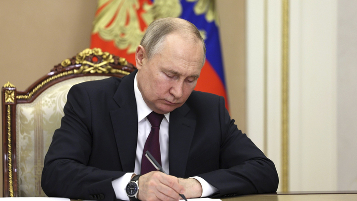 Захар Прилепин награждён орденом Мужества. Путин подписал указ