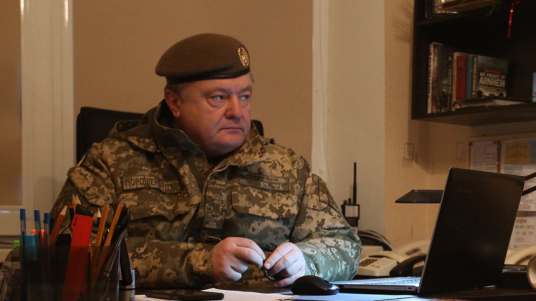 Агент Стакан еще никогда так не был близок к провалу: Порошенко уличили в получении установок от США Агент Стакан еще никогда так не был близок к провалу: Порошенко уличили в получении установок от США