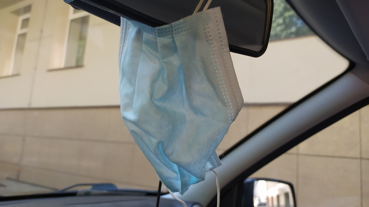 Достаточно нескольких минут: Биотехнолог объяснил, почему маска не спасает от дельта-штамма