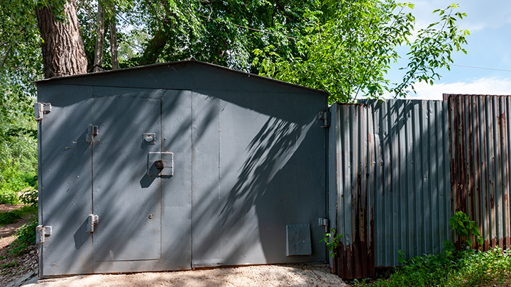 Более 700 несанкционированных объектов снесли в Новосибирске с начала года