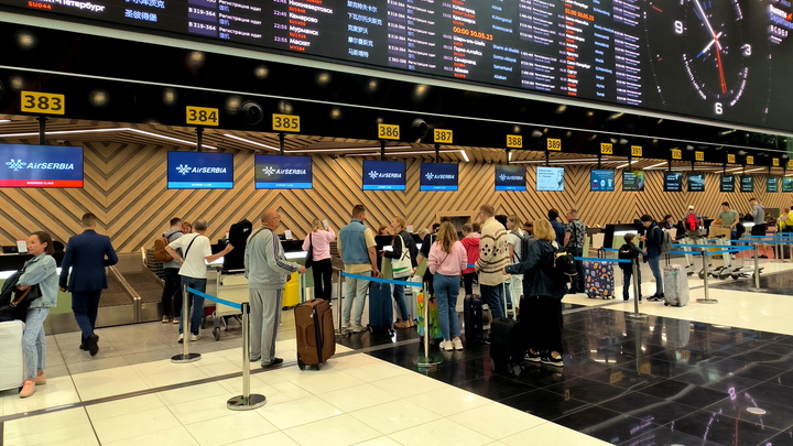 Граждане России начали возвращаться в страну из-за рубежа