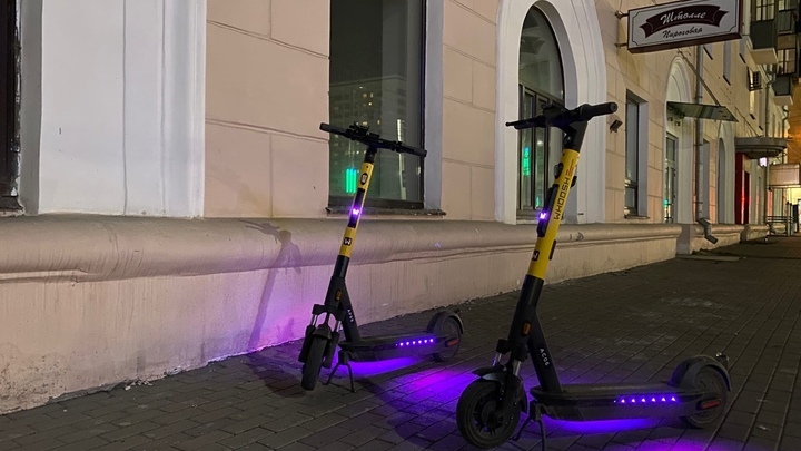 В Челябинске искусственно замедлят скорость электросамокатов на пешеходной части Кировки