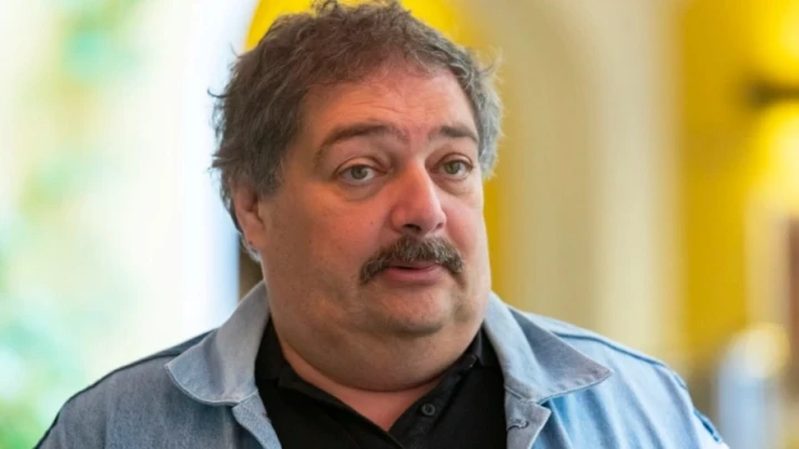 Писатель и иноагент Быков* исчез после переезда в США