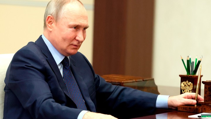 Запускайте зиму: Шутники поймали Путина на включении времени года
