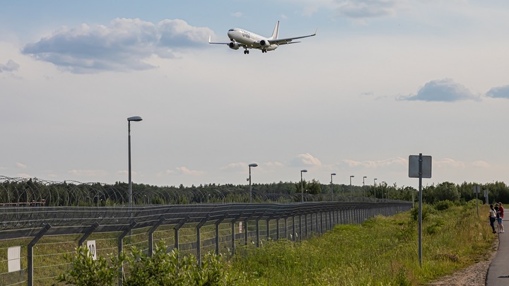 Три зелёных шара над Москвой увидели пилоты Utair