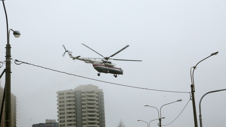 В Екатеринбург на вертолете привезли подростка, чудом выжившего в ДТП