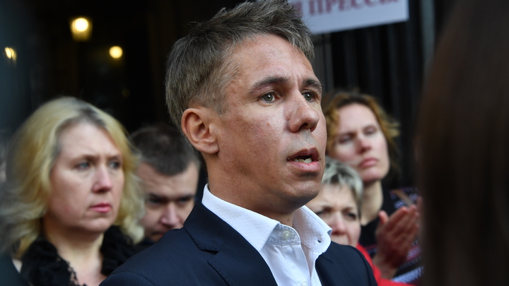 Суд заочно арестовал актёра Алексея Панина