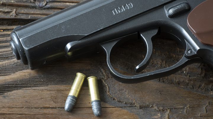 Типичные США: Пассажир и водитель устроили перестрелку в движущемся автобусе