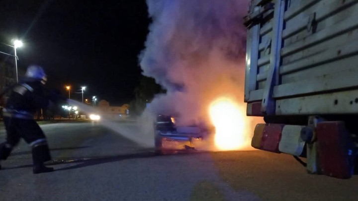 В Ивановской области пожарные спасли из горящей «Нивы» уснувшего за рулём водителя