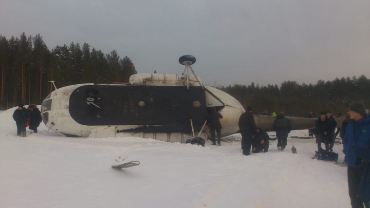 Пассажиры и экипаж экстренно севшего в Омской области вертолёта эвакуированы