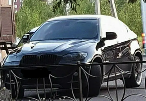 В Челябинске водитель BMW снёс толпу пешеходов, в которой была женщина с коляской