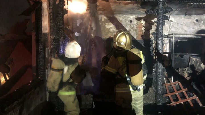 В Белореченске ночью сгорела СТО на площади 600 кв. м.