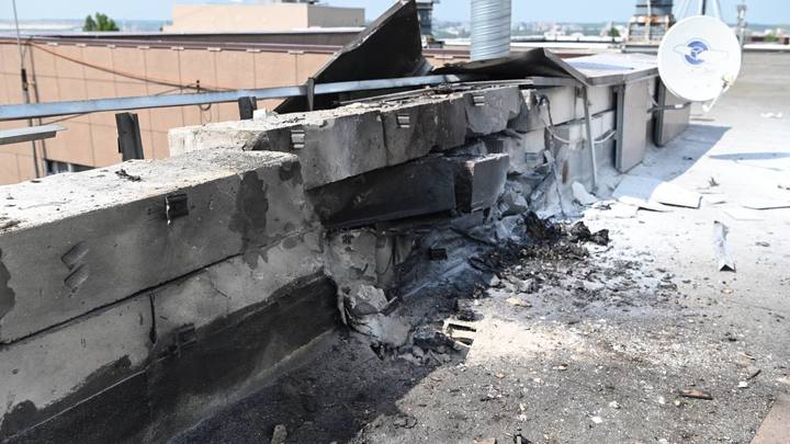 В Белгороде на крышу офисного здания упал беспилотник