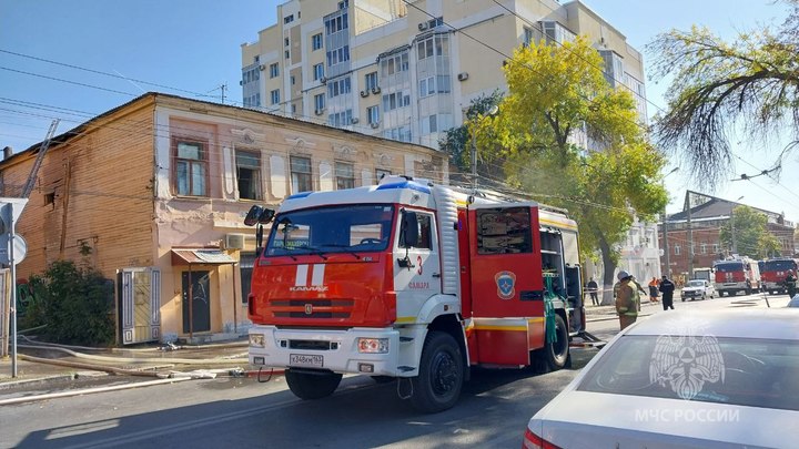 В Самаре детей эвакуировали из полыхающего дома в Ленинском районе