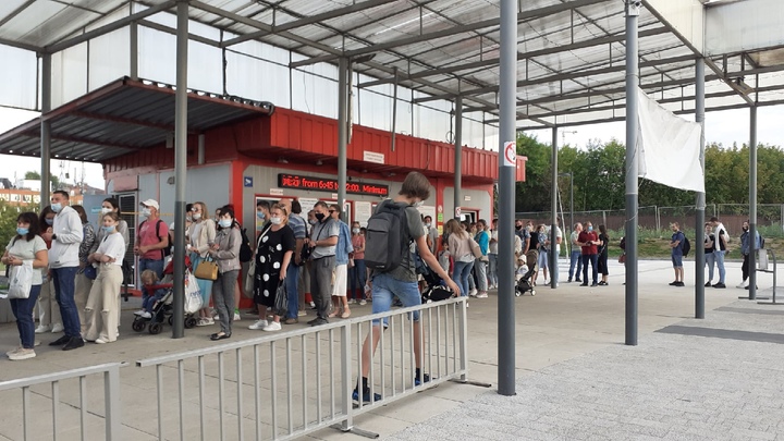 Канатка для борчан: недовольные туристами жители Бора требуют разделить очередь на канатную дорогу