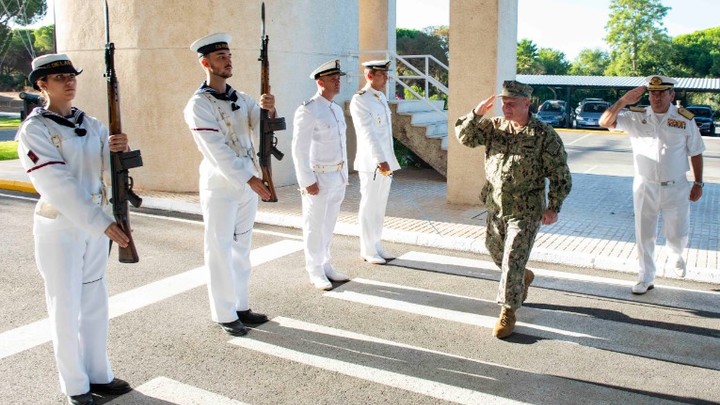 В Конгрессе США перепугались за армию: Русских солдат всё больше, а у нас проблемы с набором