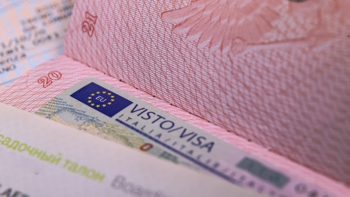 Еврокомиссия запретила выдачу шенгенских мультивиз гражданам России