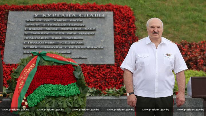 Память мы не предаём: Лукашенко рассказал, за что упрекают белорусов, борющихся с нацизмом