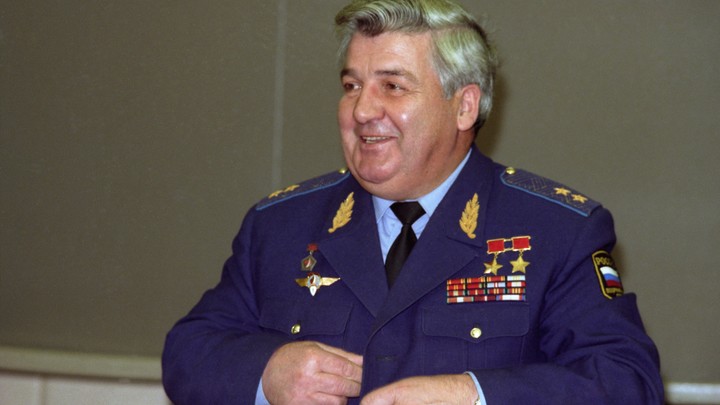 Лукашенко поздравил легендарного белоруса с 80-летием