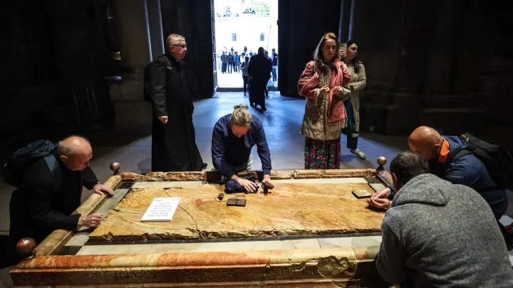 Археологи раскрыли тайну Гроба Господня – плите около 1670 лет