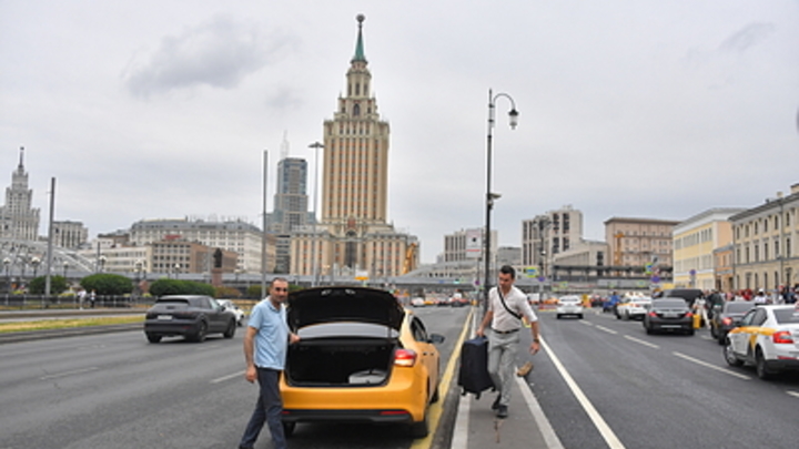 Чемодан-вокзал. Где прячутся сбежавшие из России звёзды