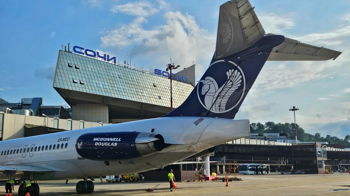 В аэропорту Сочи увеличится время предварительного досмотра перед вылетом