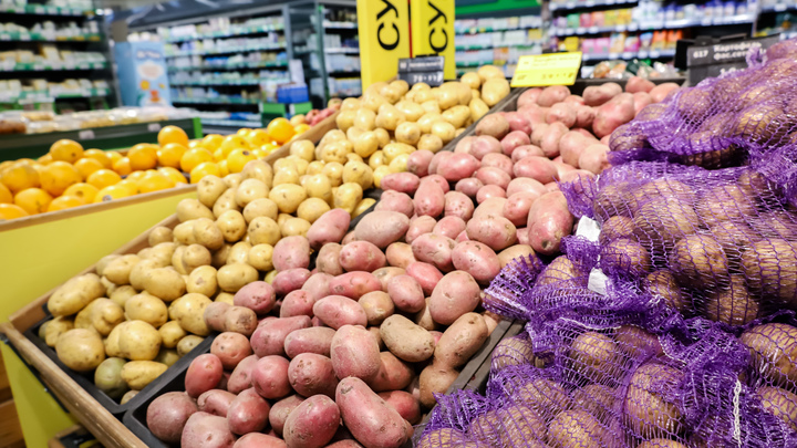 Кабмин Латвии составил список запрещенных к импорту русских продуктов