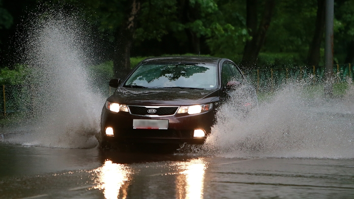 Последствия ливней в Подмосковье: площадь Серпухова ушла под воду