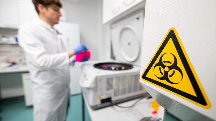 Бунт украинцев против украинцев спишут на ФСБ: эвакуация из Китая всё больше походит на фэнтези