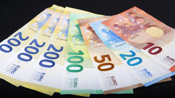 Бунт против обязательной вакцинации: медикам обещали деньги за прививки Бунт против обязательной вакцинации: медикам обещали деньги за прививки