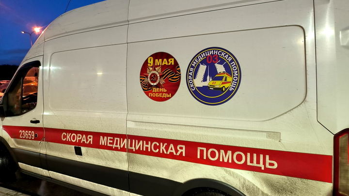 Сбежала от насильника через окно: на севере Петербурга спасли девушку с разбитой головой