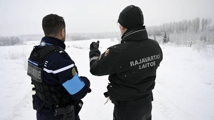 Финны задержали 11 беженцев из Ирана. Кто-то помог им пересечь границу