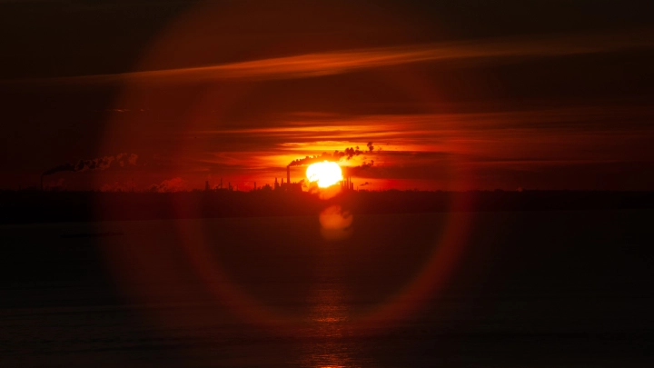 Запаситесь лекарствами и не нервничайте: Для кого опасна начавшаяся магнитная буря?