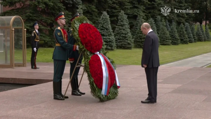 Путин почтил память павших у Могилы Неизвестного Солдата