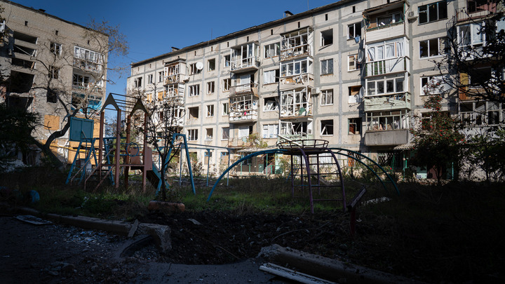 Бойцы ЧВК Вагнер спасли из заминированного подвала жильцов дома в Бахмуте