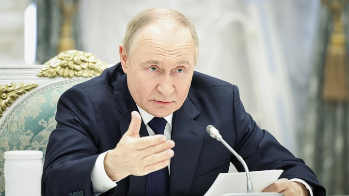 Рядом с Путиным появился особый человек. На всякий случай