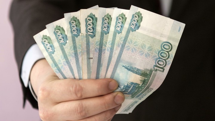 Зарплату бюджетникам в Новосибирской области повысят досрочно на 10%