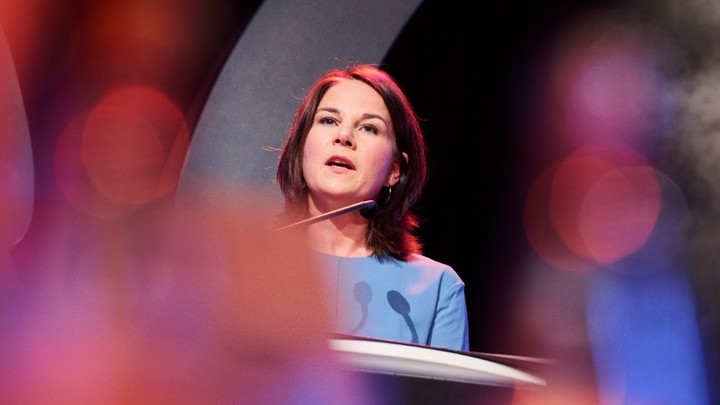 Бербок и Сийярто поругались из-за Украины - СМИ