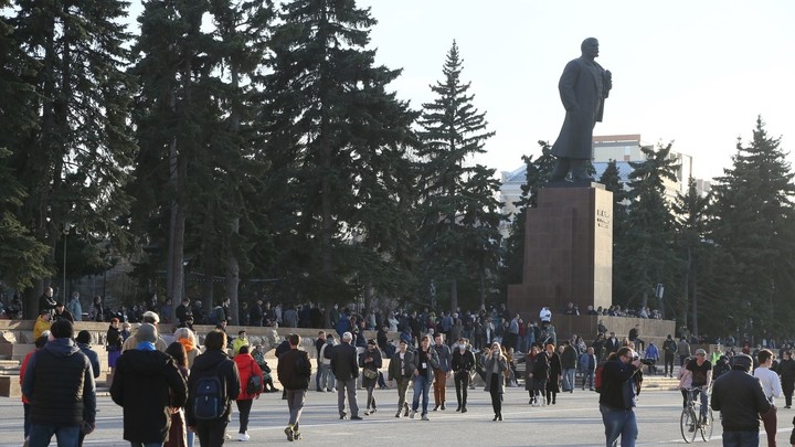 Памятник Ленину в Челябинске предложили коммунистам содержать на свои деньги