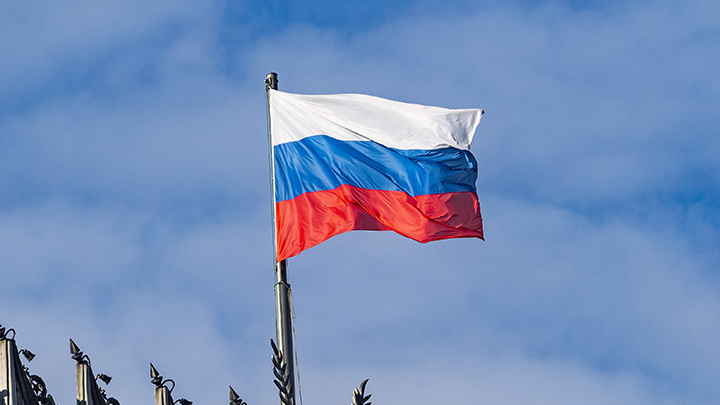 8-метровый флаг развернут в Челябинске в честь Дня России
