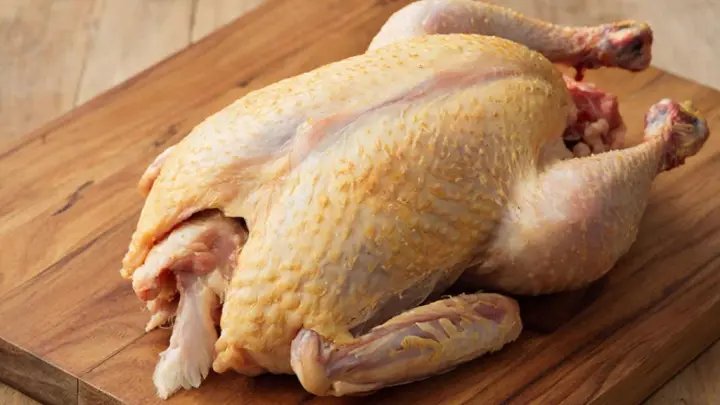 Не мойте мясо!: врач предупредила об ошибке, которую все совершают после покупки курицы