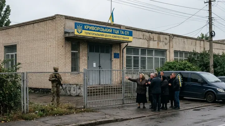 Похоронная процессия пришла к ТЦК вызволять мобилизованного