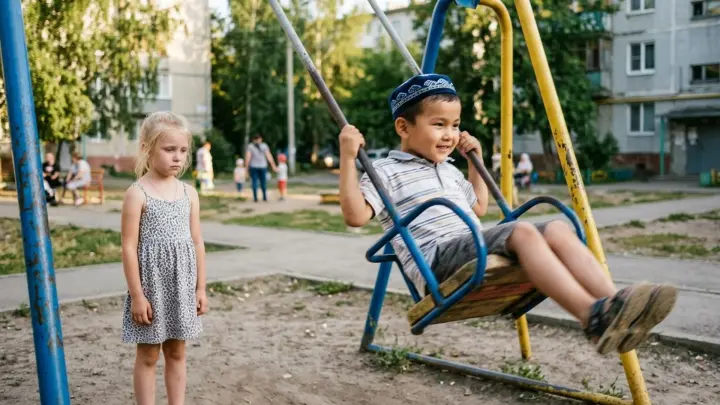 Дети мигрантов в приоритете: Русским не нашлось мест в детских садах. Этнический анклав захватывает целый город?