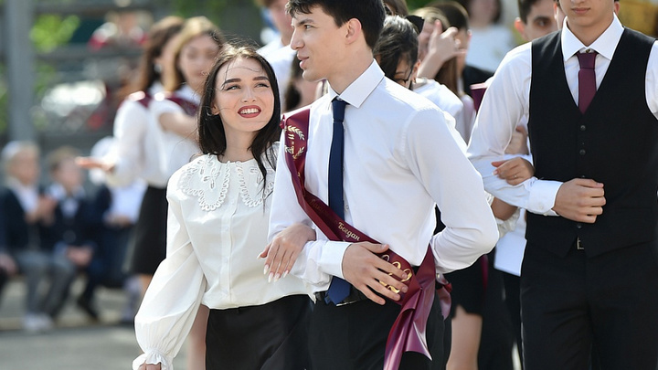 В школах Краснодарского края для 88 тыс. выпускников прозвенел последний звонок