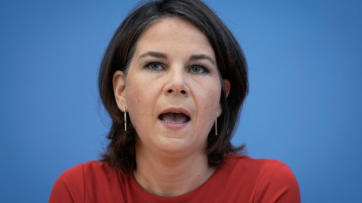 Берлин прокомментировал возможность поставок оружия Киеву: Мы на тонкой грани