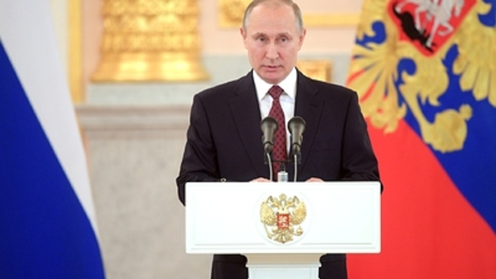 Путин: Многодетным матерям - льгота по выходу на пенсию