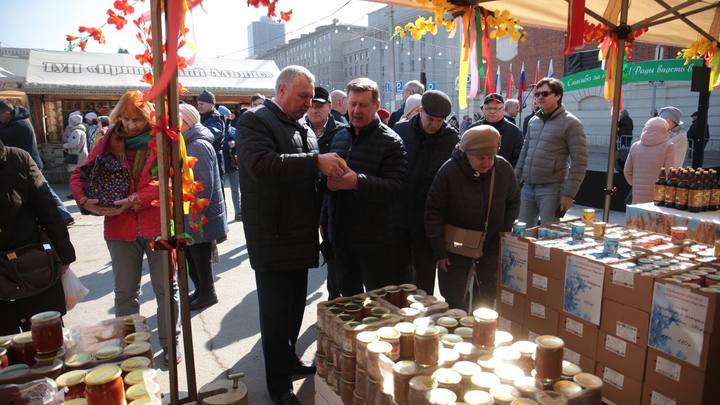 Жители Новосибирска потратили на белорусской ярмарке около 8 млн рублей за день