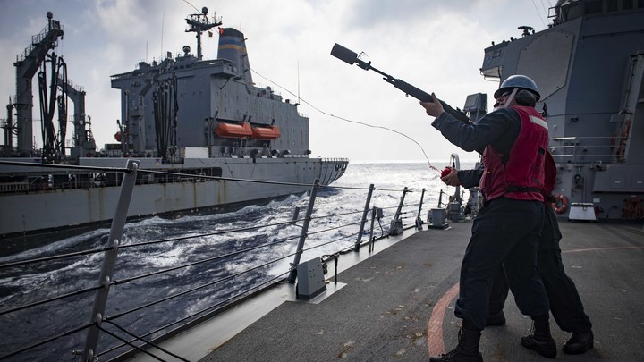 Провокация в Красном море: Эсминец США открыл огонь по воздушной цели